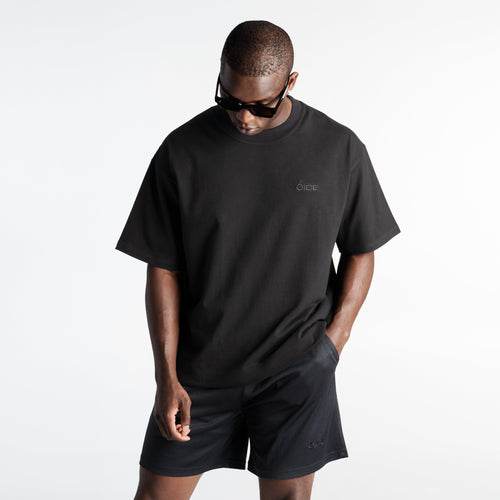 ESSENTIAL BLACK TEE